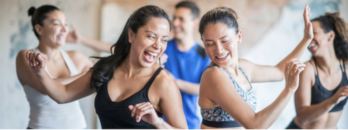 Nos conseils pour un EVJF réussi On le sait, le choix peut être difficile ! Mais pas de panique, voici quelques idées :<br />
Hip-hop / Street Dance : pour un côté punchy et dynamique.<br />
Salsa ou bachata : parfait pour une ambiance caliente et sensuelle.<br />
Charleston ou burlesque : pour un côté vintage et glamour.<br />
Danse orientale : si vous voulez jouer avec des mouvements fluides et envoûtants.<br />
Chorégraphie sur une musique culte : votre tube favori, la chanson du couple de la mariée ou un grand classique à revisiter ?<br />
Chez Multifa, on propose plusieurs thèmes : classique, world, latino ou party. Mais on s’adapte surtout à vos envies avec un cours accessible à toutes !<br />
L'idée, c'est que tout le monde s'éclate, alors on fait le choix ensemble de l’option qui vous correspond le mieux !